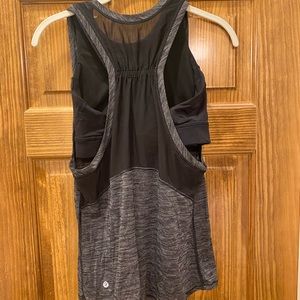 Lulu lemon tank with built in bra! sz 6! worn less than 5x